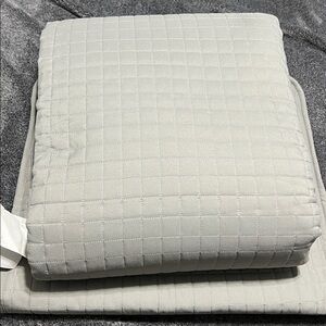 Elegant gray Quilted Bedding King Set